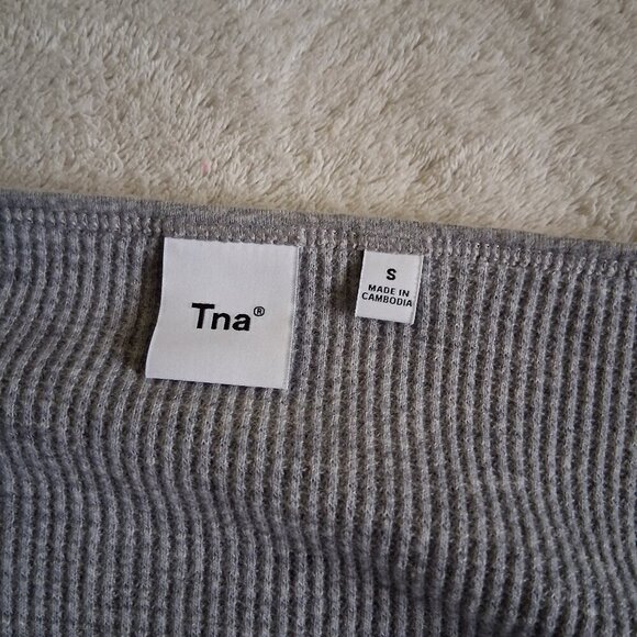 Aritzia TNA Women's Size S Gray Waffle Scoopneck Notch Longsleeve Cropped Shirt - Picture 5 of 12